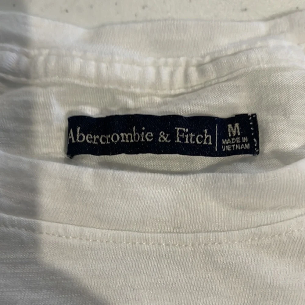 Size medium Abercrombie and Fitch floral T-shirt